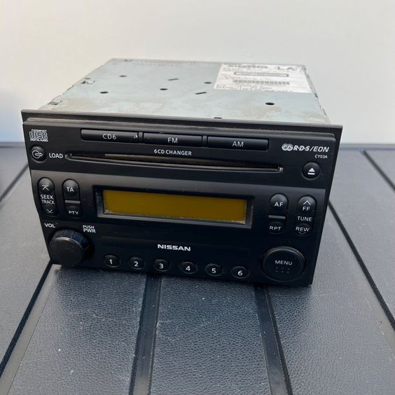 2006-2010 GENUINE NISSAN NAVARA RADIO 6X CD PLAYER PN-2649N spare or repair(sold for spares)